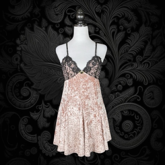 Dolls Kill Dresses & Skirts - Dolls Kill dELiA*s Pink Crushed Velvet Black Lace Babydoll Mini Dress Size M